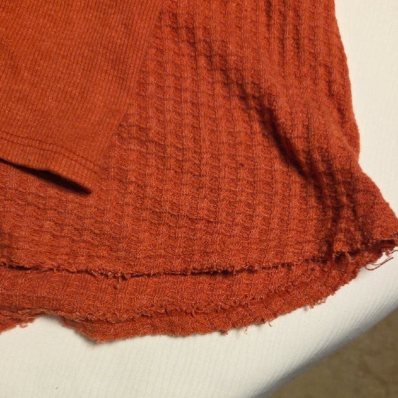 FRYE AND CO. Rust Graphic Long Sleeve Top - Picture 4 of 5